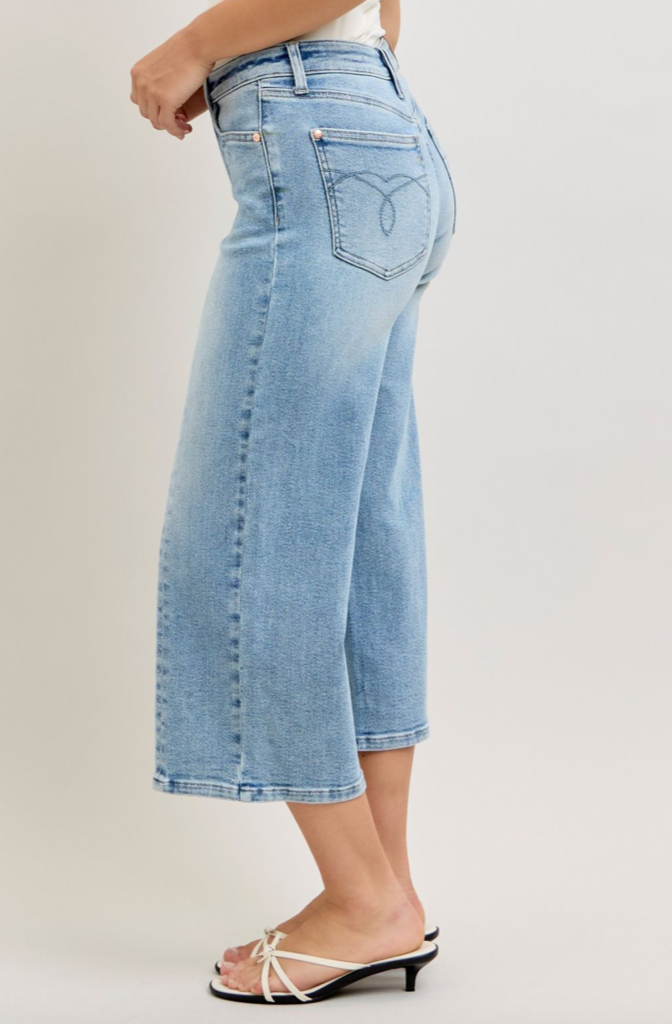 Judy Blue 881076 Mid Rise Wide Crop**