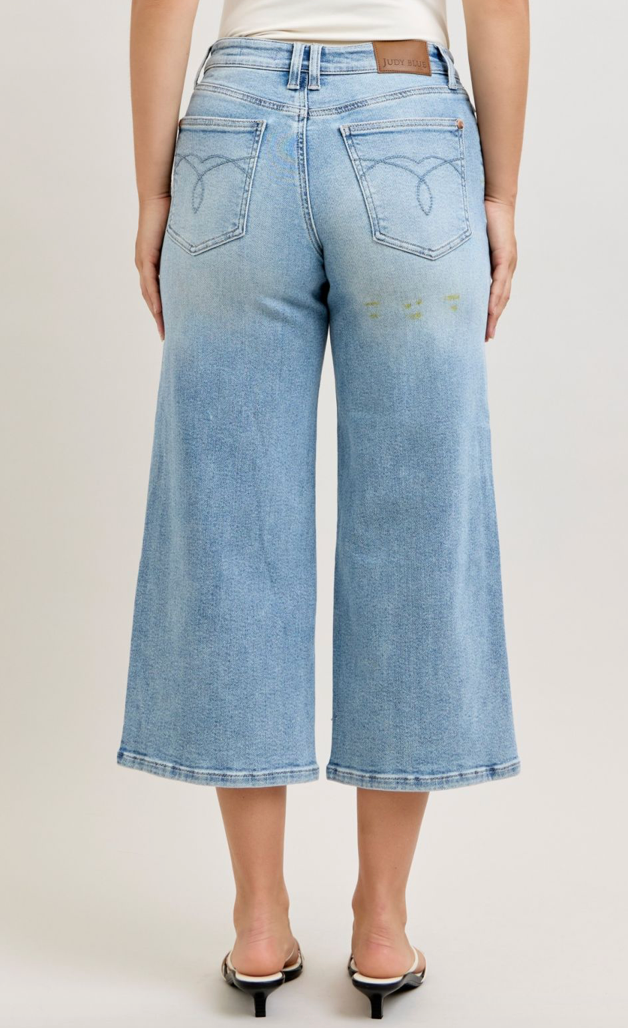 Judy Blue 881076 Mid Rise Wide Crop**