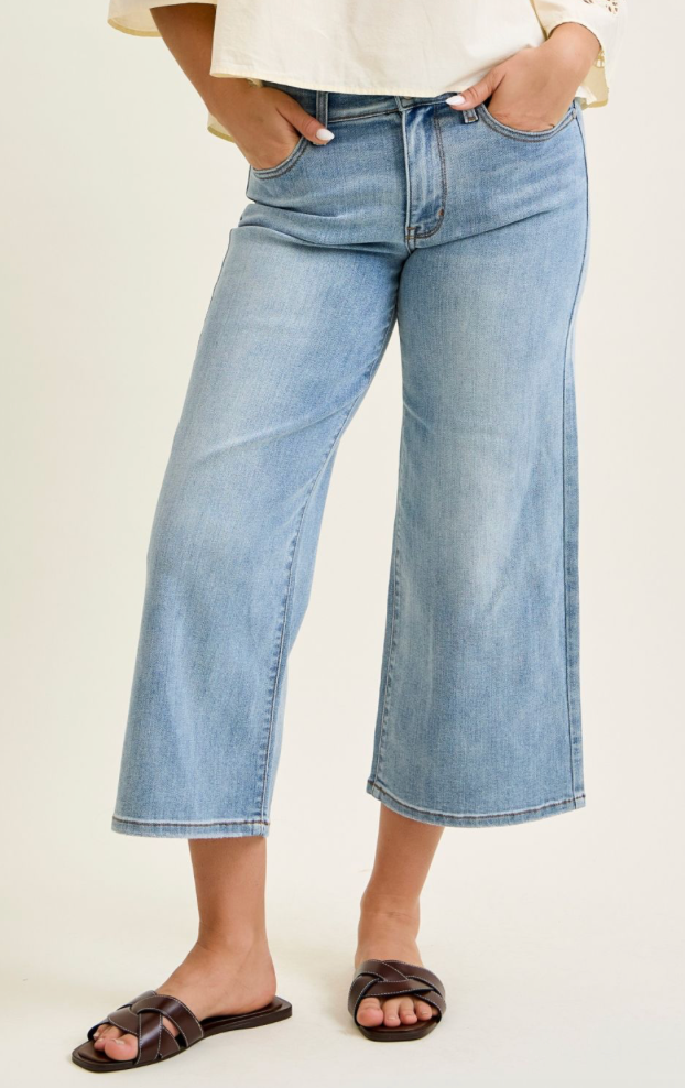 Judy Blue 82690 Mid Rise Wide Crop