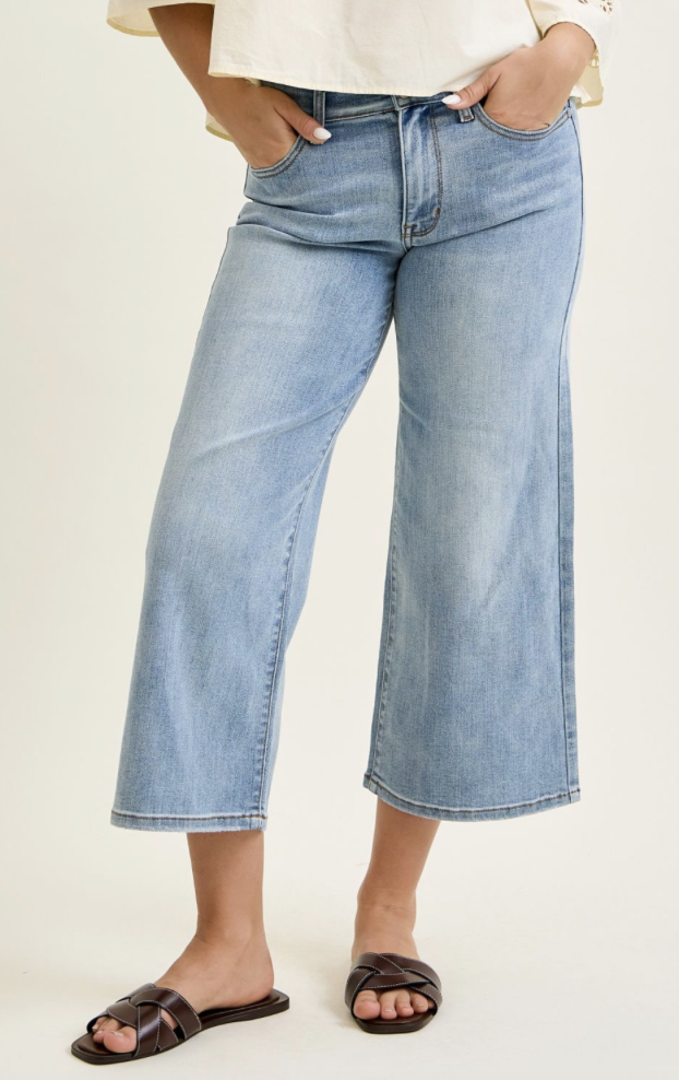 Judy Blue 82690 Mid Rise Wide Crop