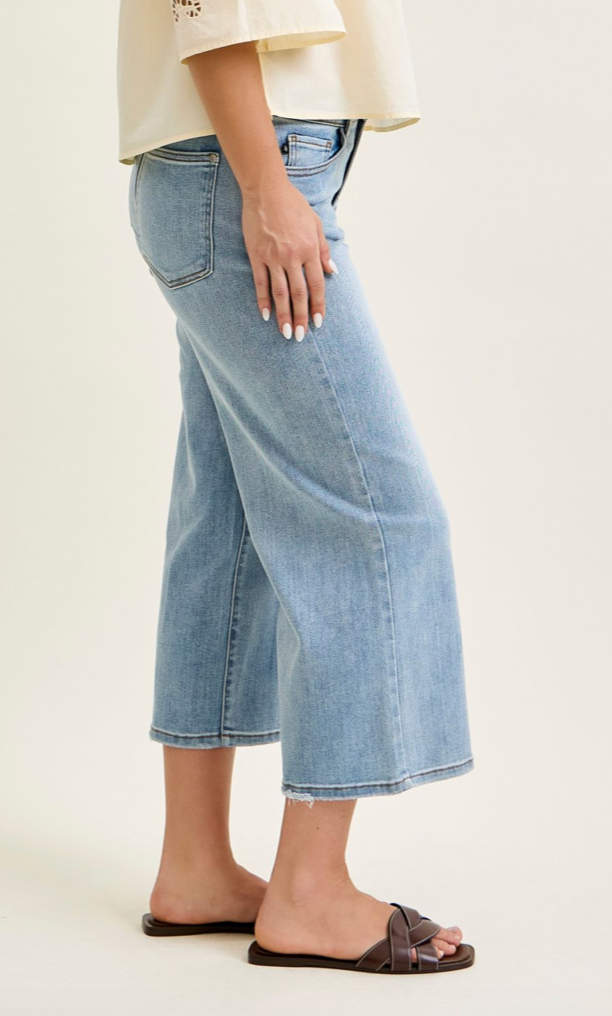 Judy Blue 82690 Mid Rise Wide Crop