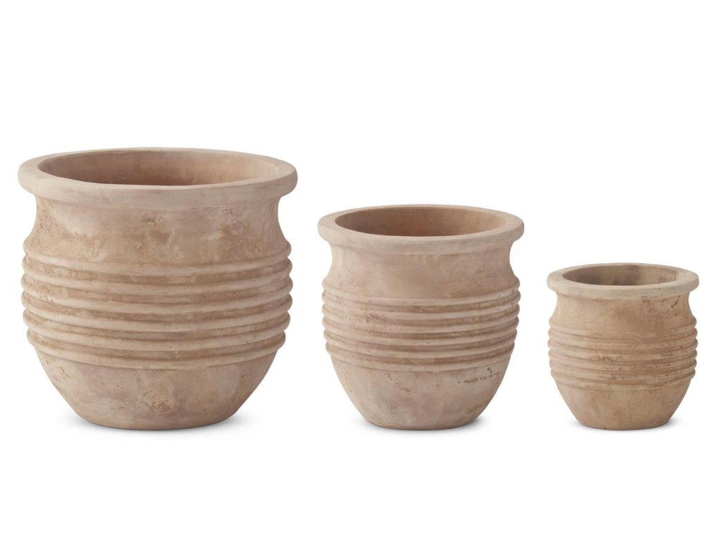 Medium Round Ribbed Terracotta Pot w/Drains